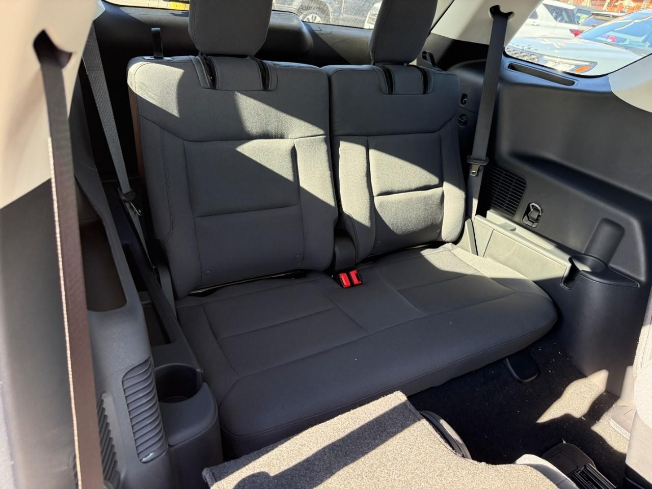 Ford Explorer Vehicle Full-screen Gallery Image 06