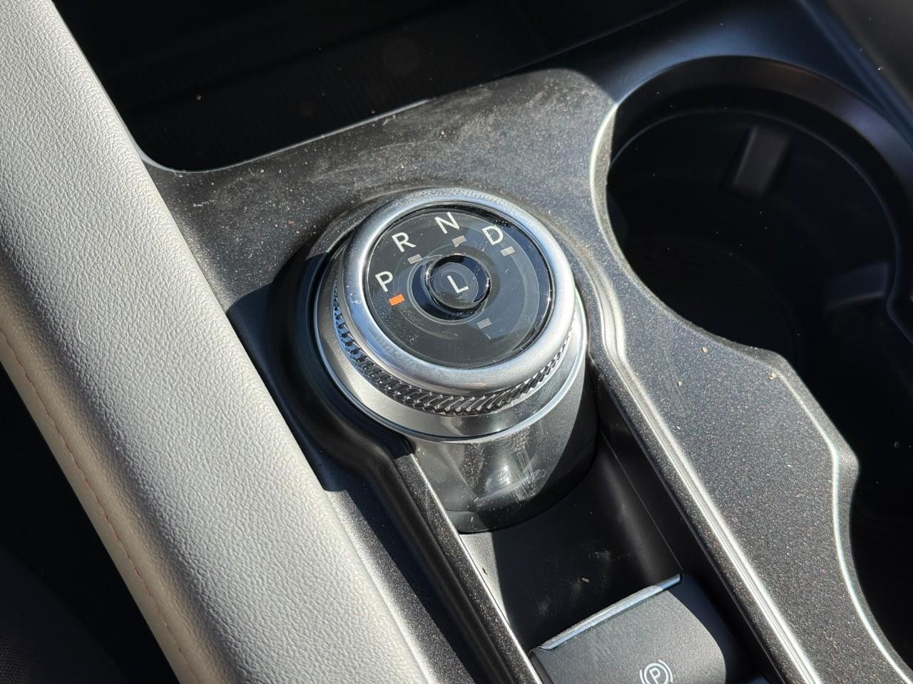 Ford Explorer Vehicle Full-screen Gallery Image 16