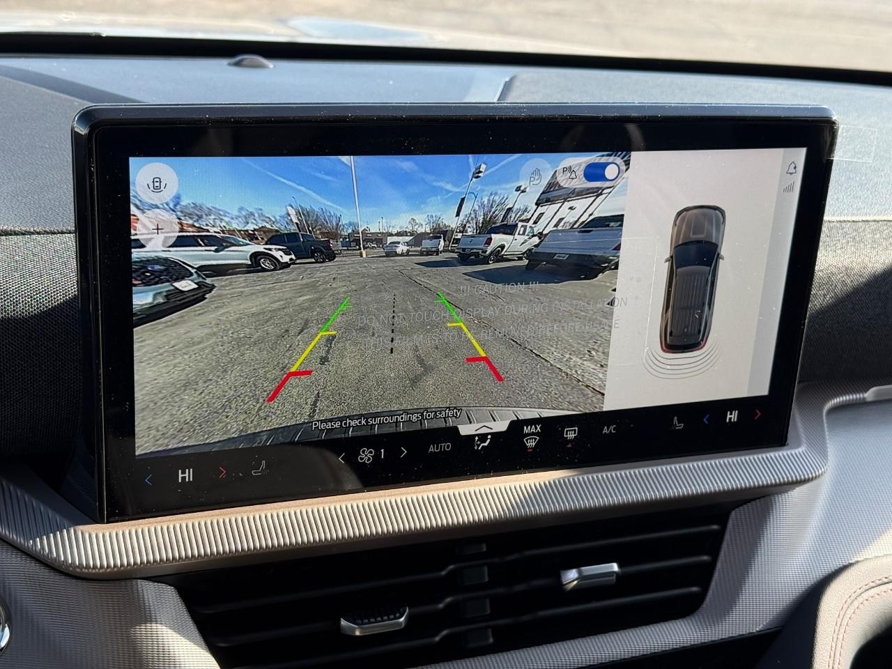 Ford Explorer Vehicle Full-screen Gallery Image 18