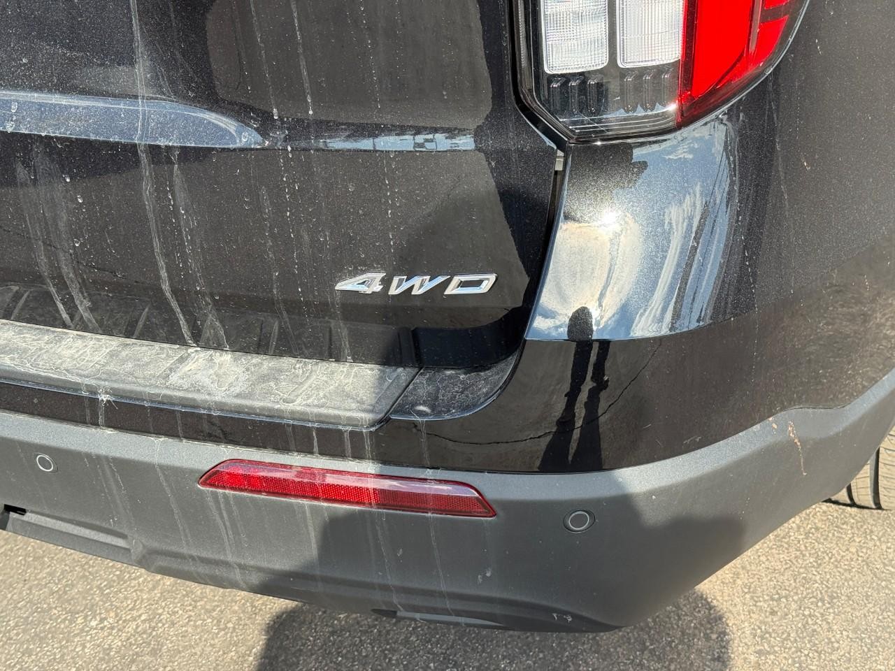 Ford Explorer Vehicle Full-screen Gallery Image 04