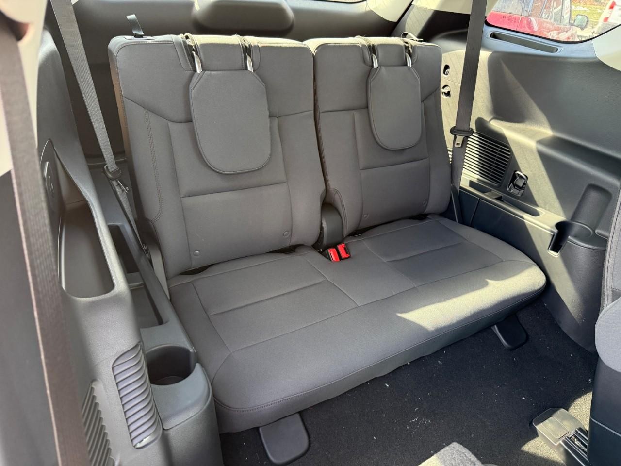 Ford Explorer Vehicle Full-screen Gallery Image 07