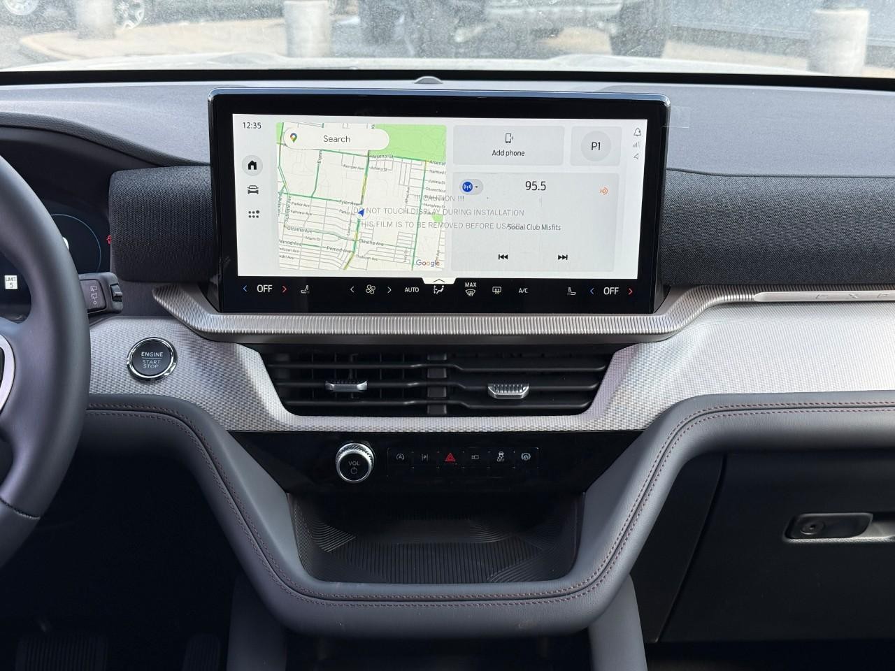 Ford Explorer Vehicle Full-screen Gallery Image 10