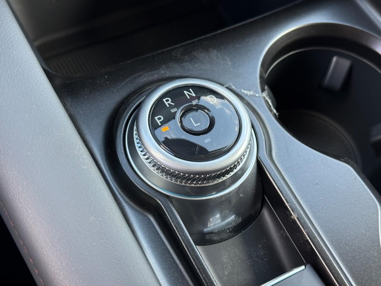 Ford Explorer Vehicle Full-screen Gallery Image 18