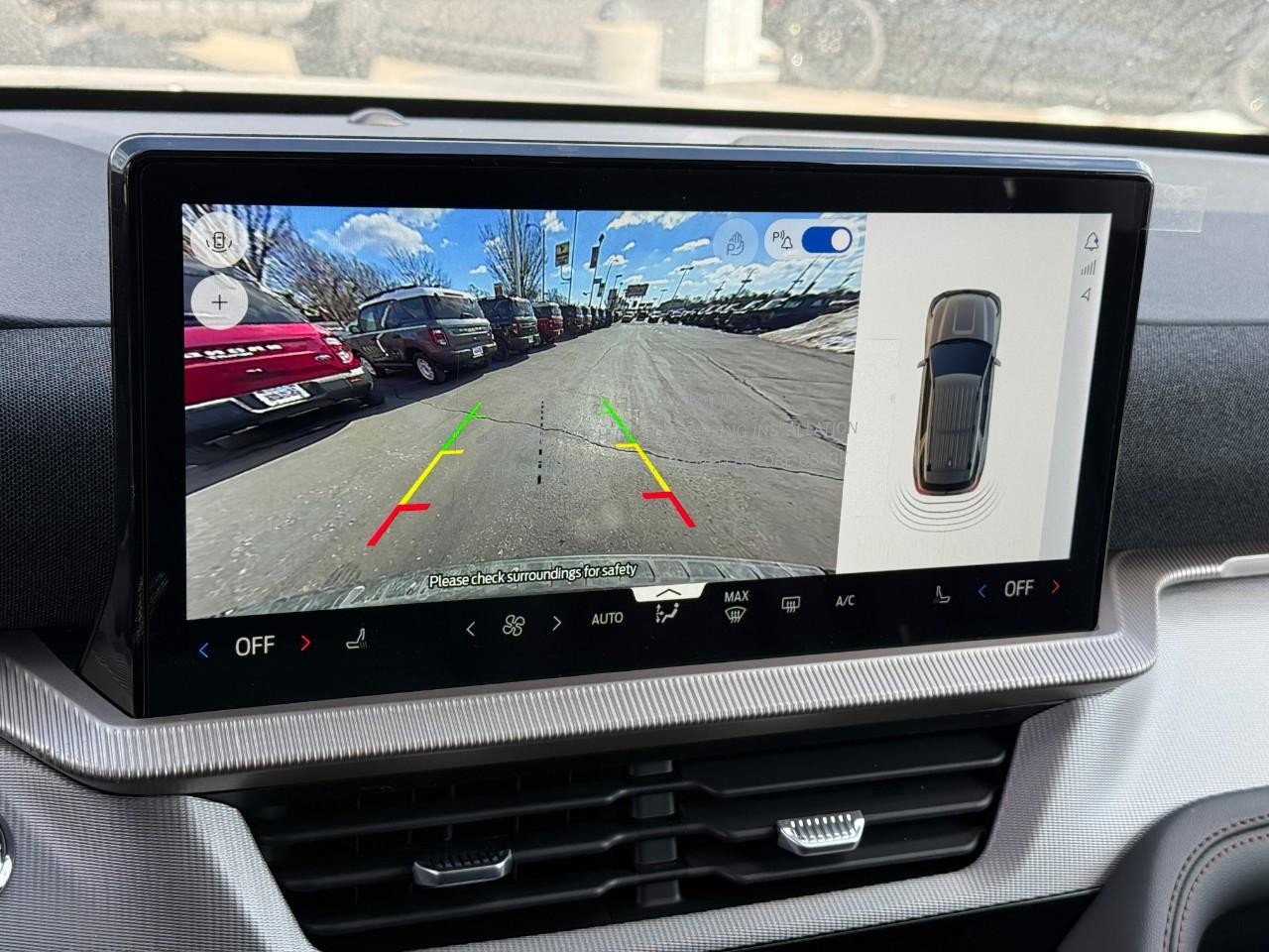 Ford Explorer Vehicle Full-screen Gallery Image 20