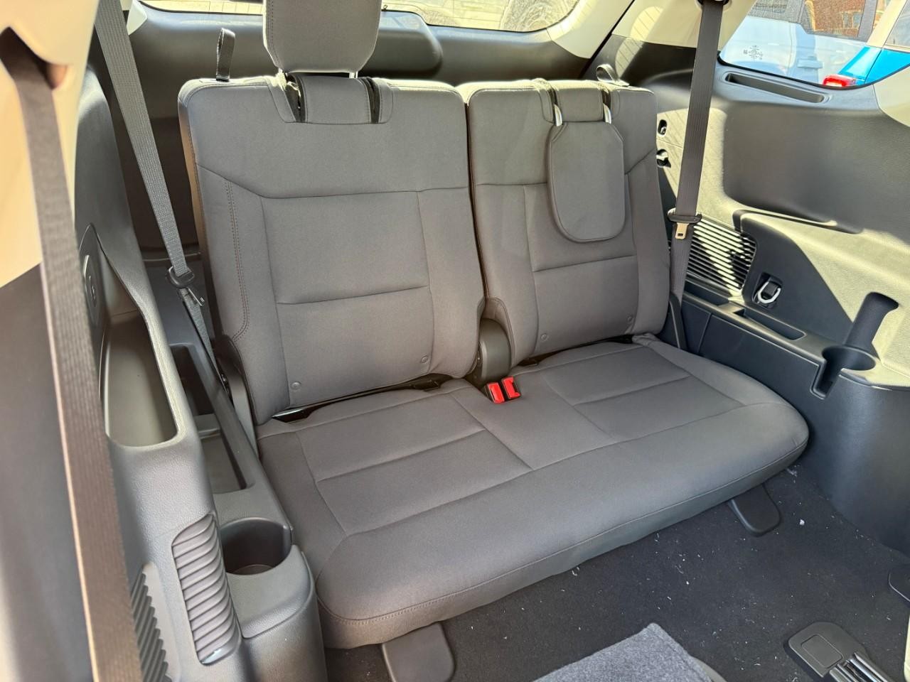 Ford Explorer Vehicle Full-screen Gallery Image 06