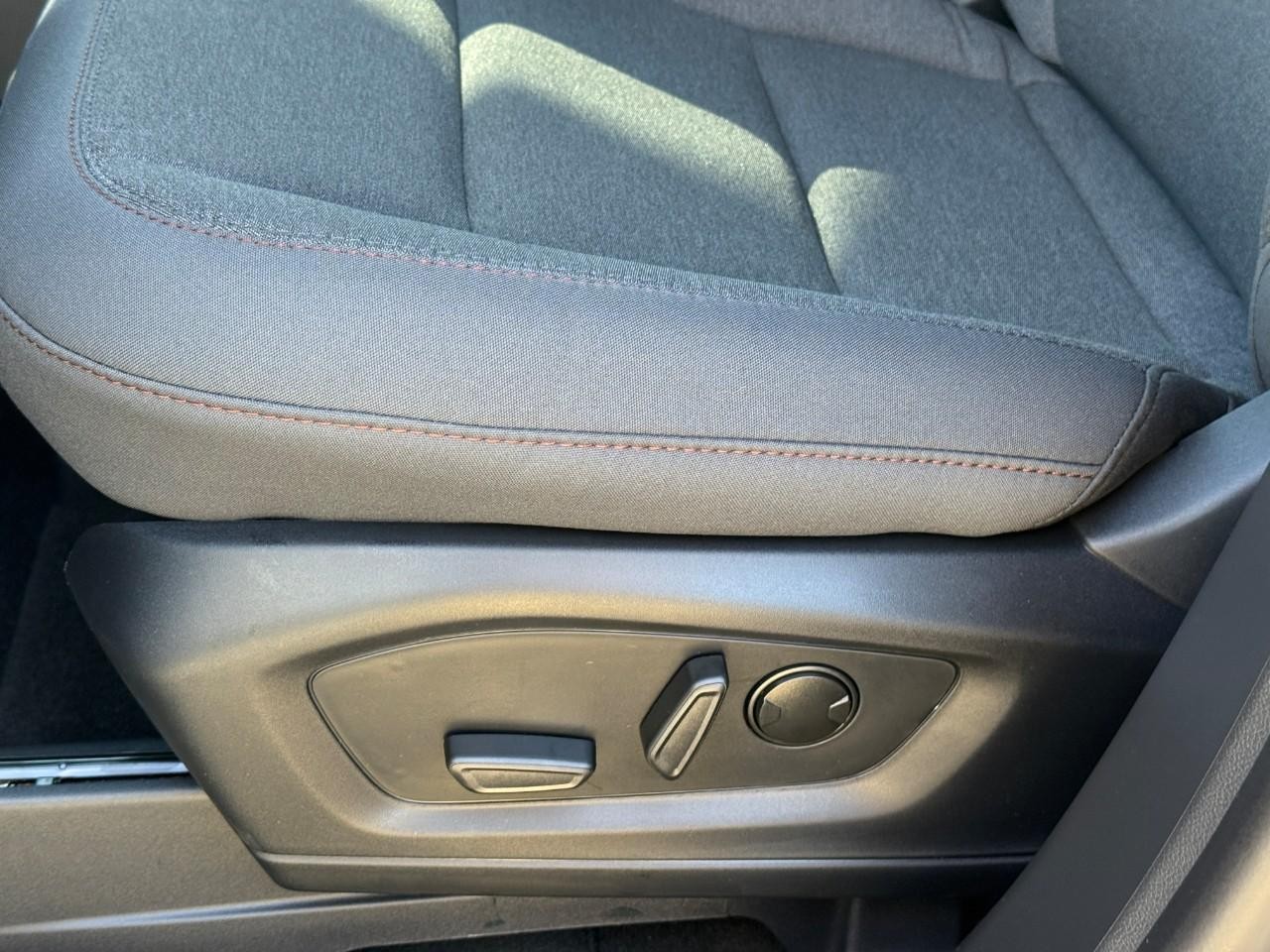 Ford Explorer Vehicle Full-screen Gallery Image 13