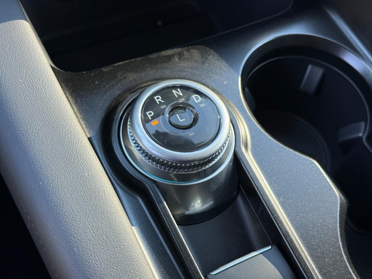 Ford Explorer Vehicle Full-screen Gallery Image 16