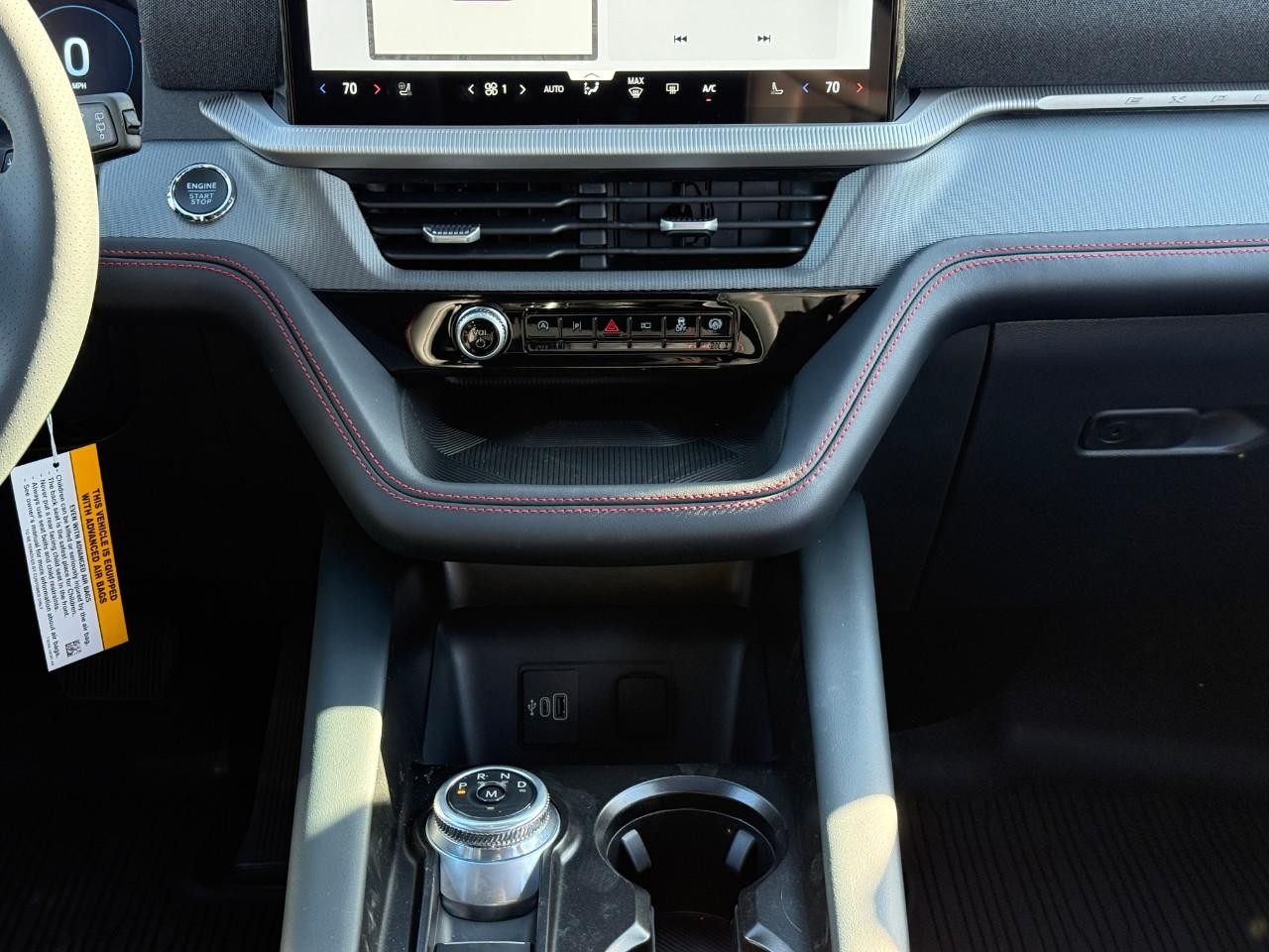 Ford Explorer Vehicle Full-screen Gallery Image 10