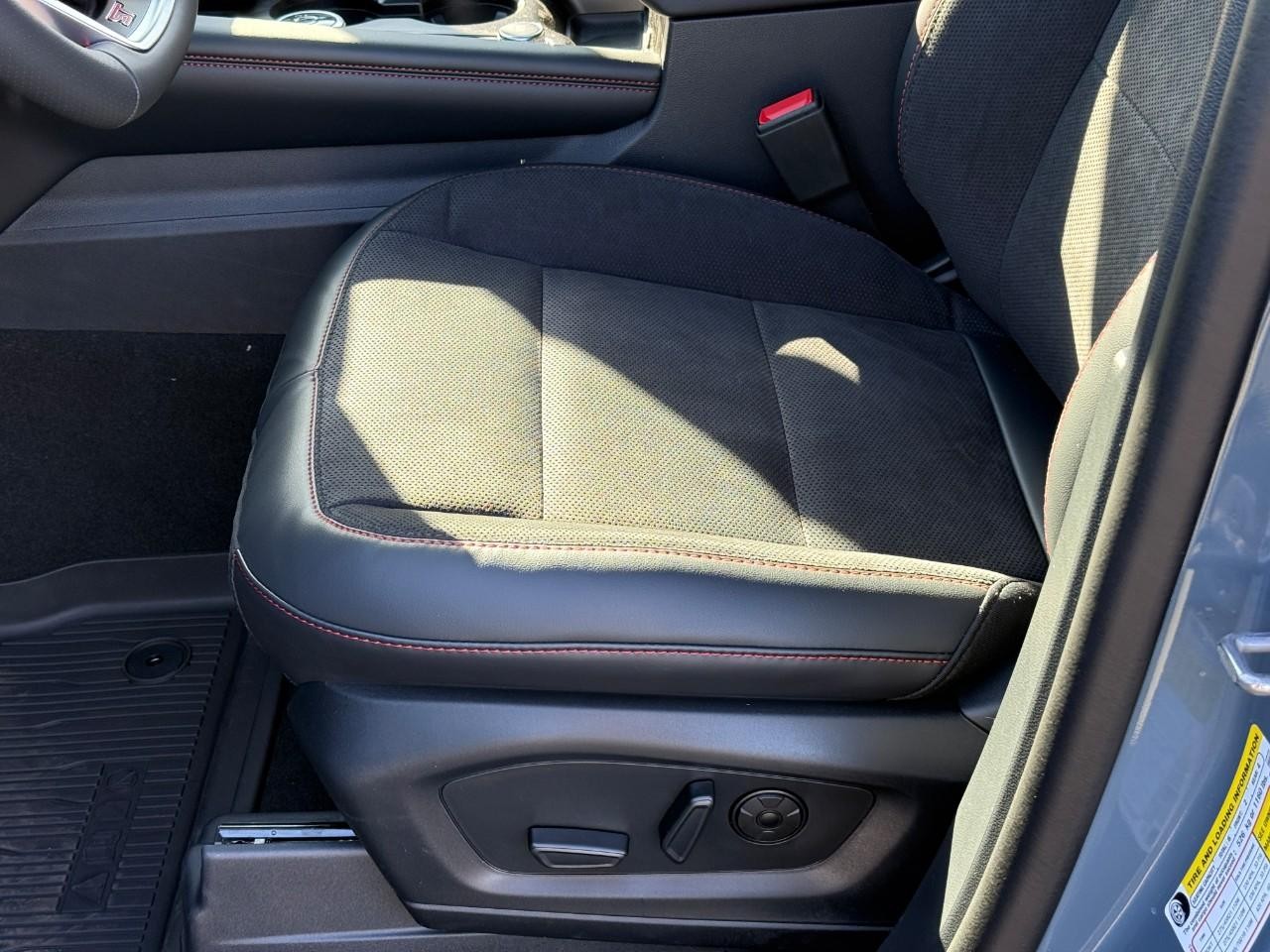 Ford Explorer Vehicle Full-screen Gallery Image 13