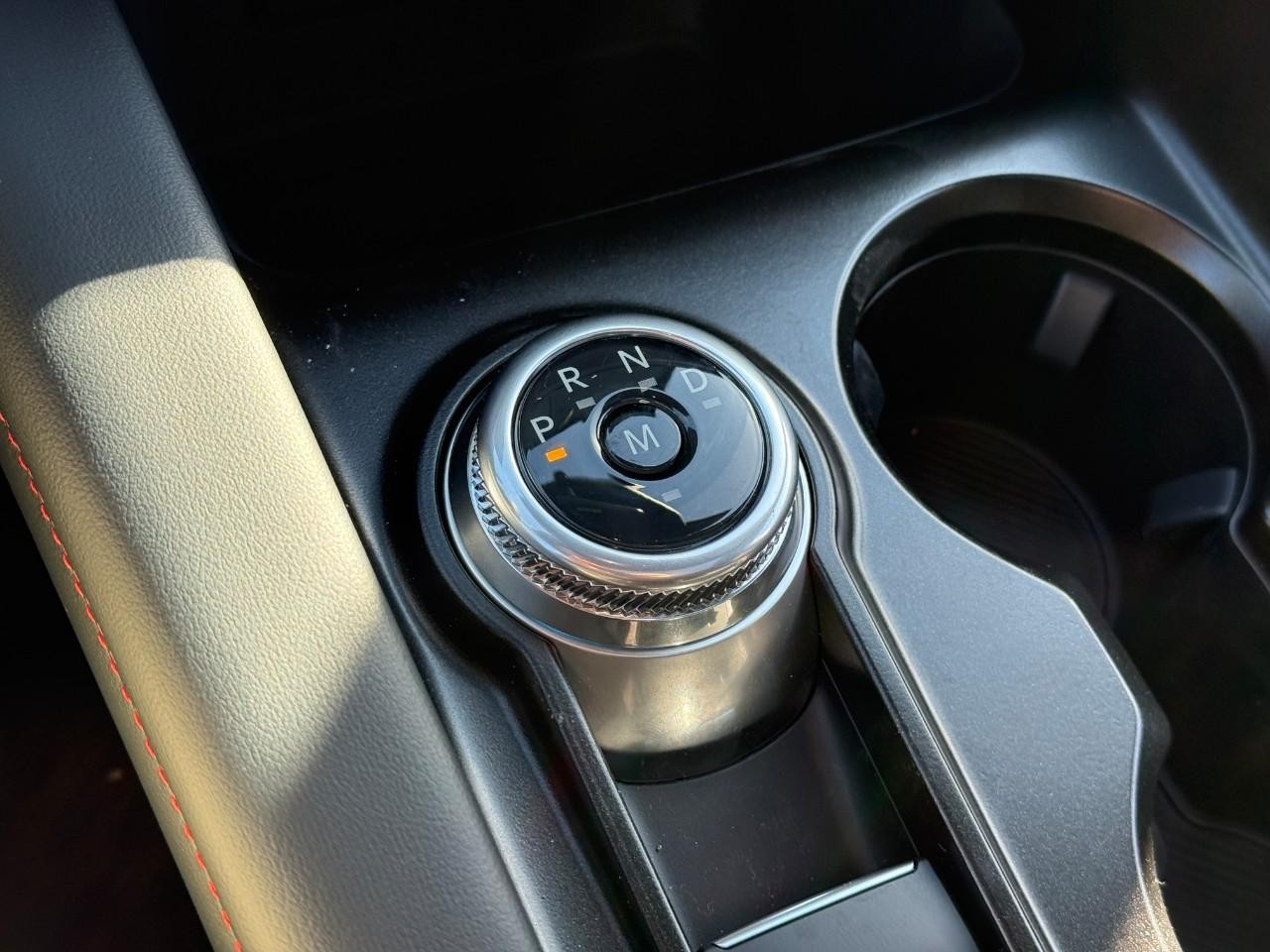 Ford Explorer Vehicle Full-screen Gallery Image 17