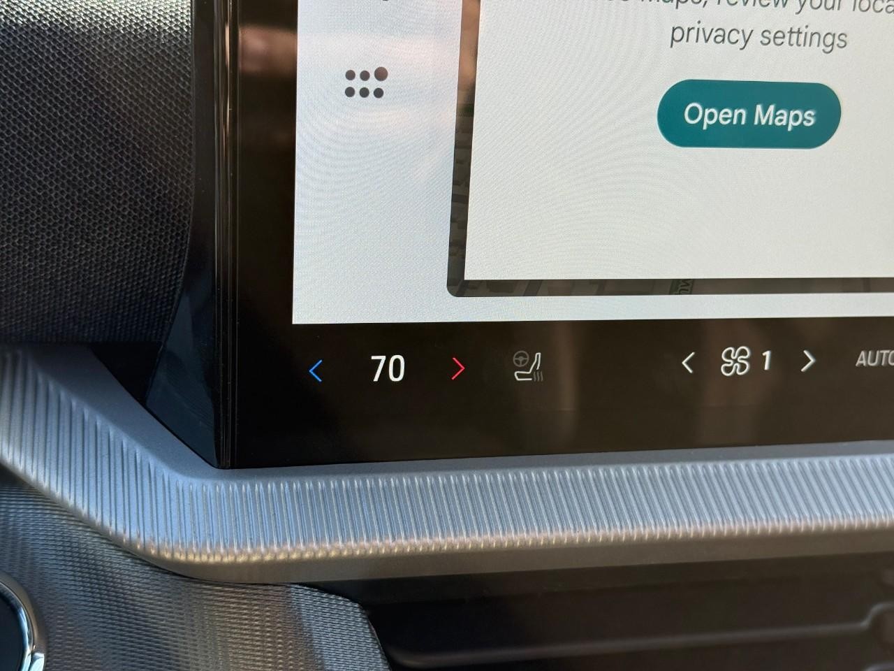 Ford Explorer Vehicle Full-screen Gallery Image 18