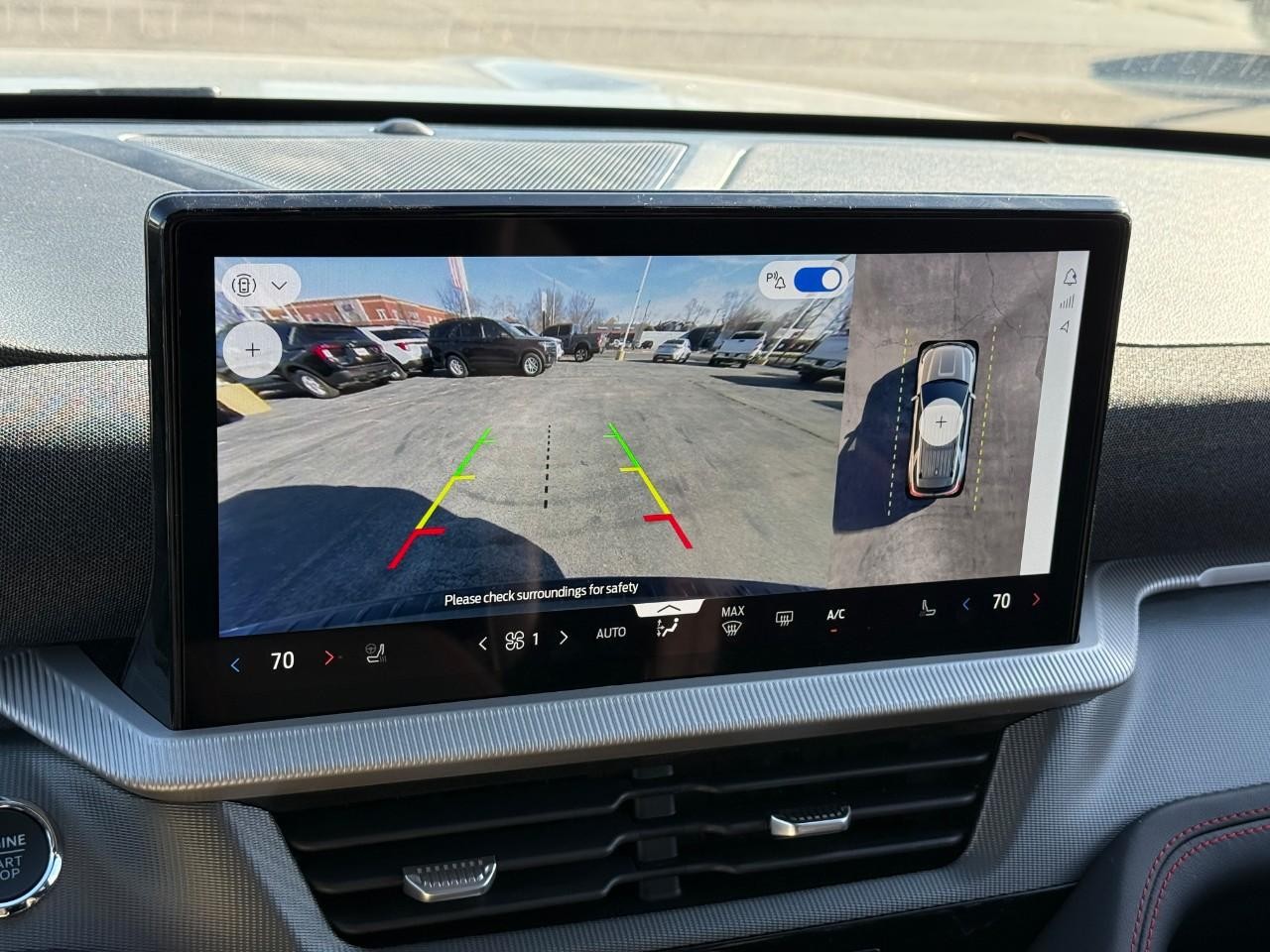 Ford Explorer Vehicle Full-screen Gallery Image 19