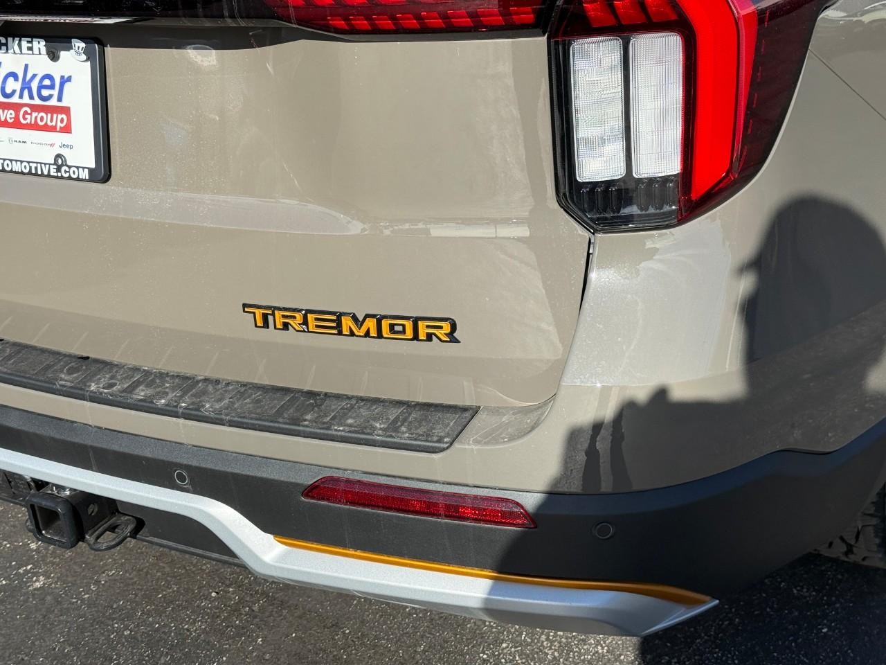 Ford Explorer Vehicle Full-screen Gallery Image 04