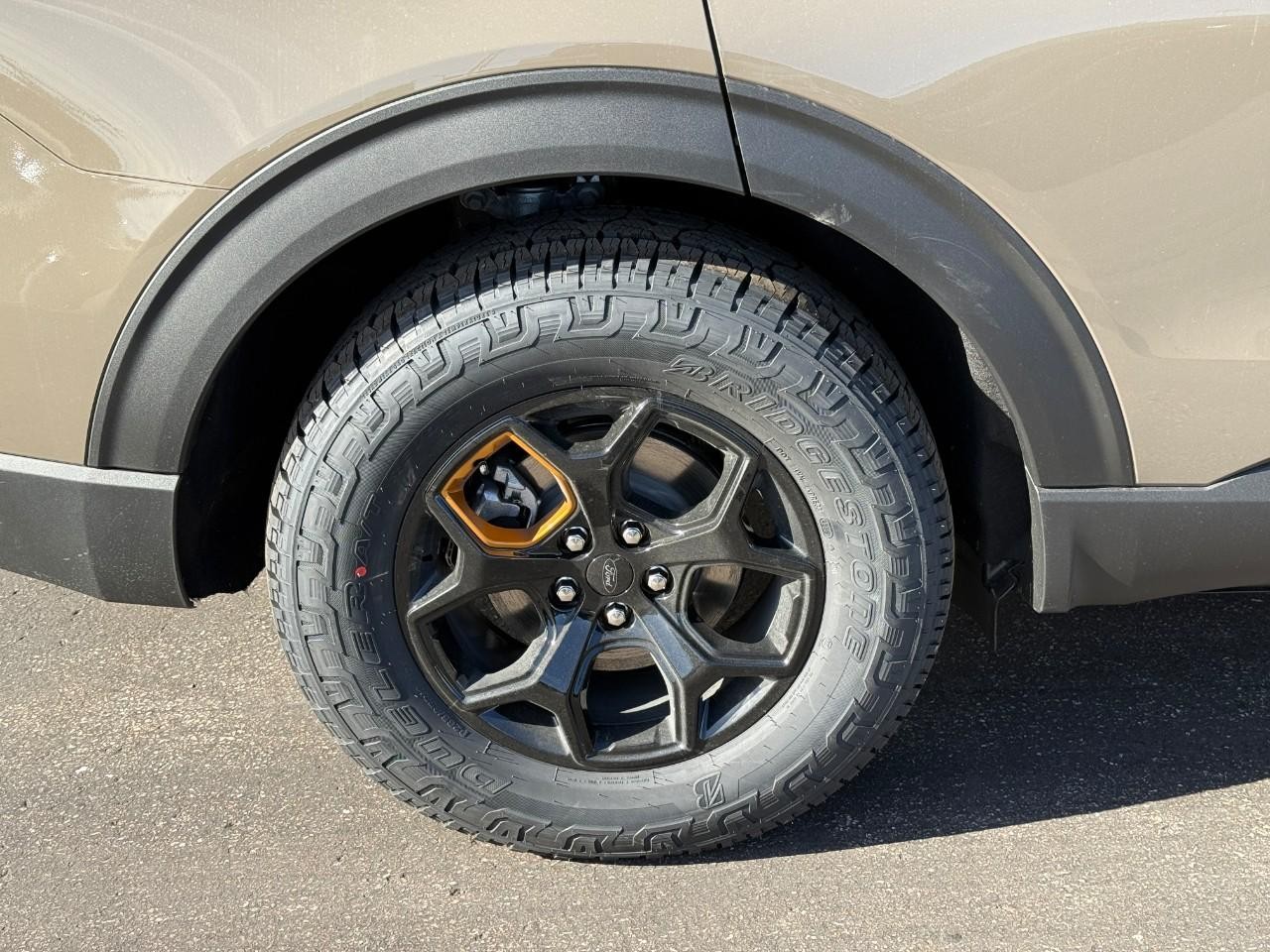 Ford Explorer Vehicle Full-screen Gallery Image 05