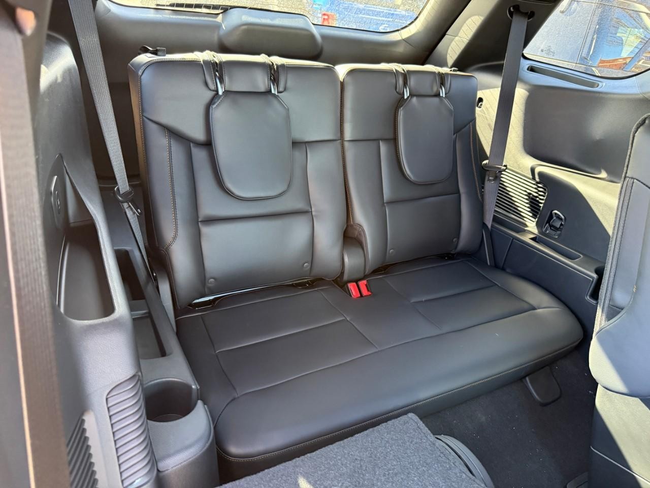 Ford Explorer Vehicle Full-screen Gallery Image 07