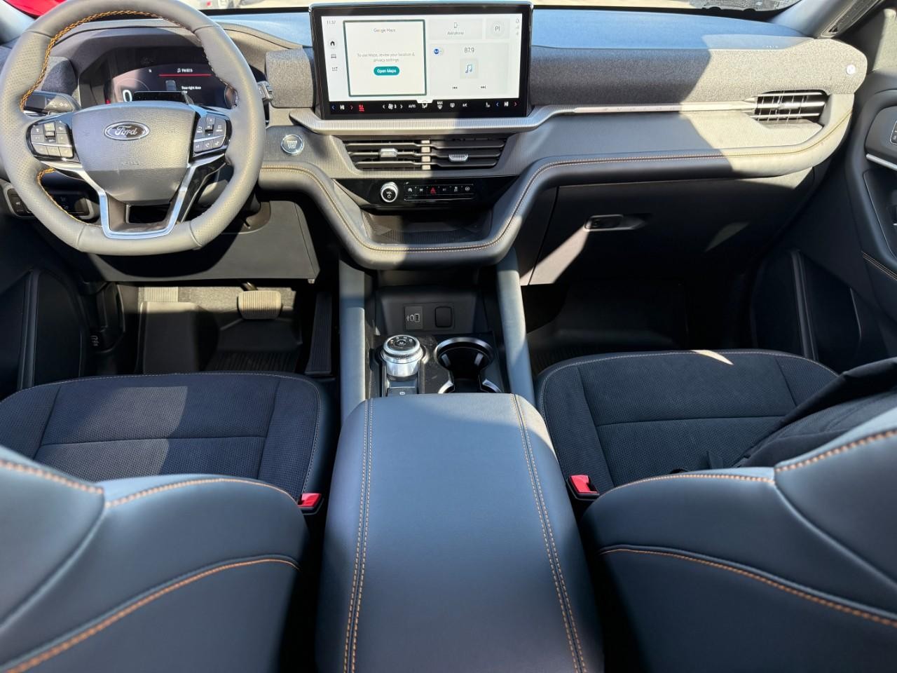 Ford Explorer Vehicle Full-screen Gallery Image 08