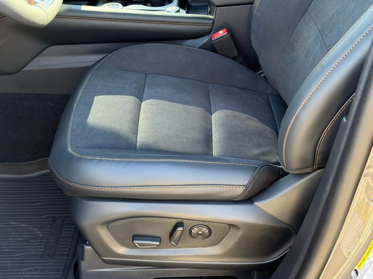 Ford Explorer Vehicle Full-screen Gallery Image 14