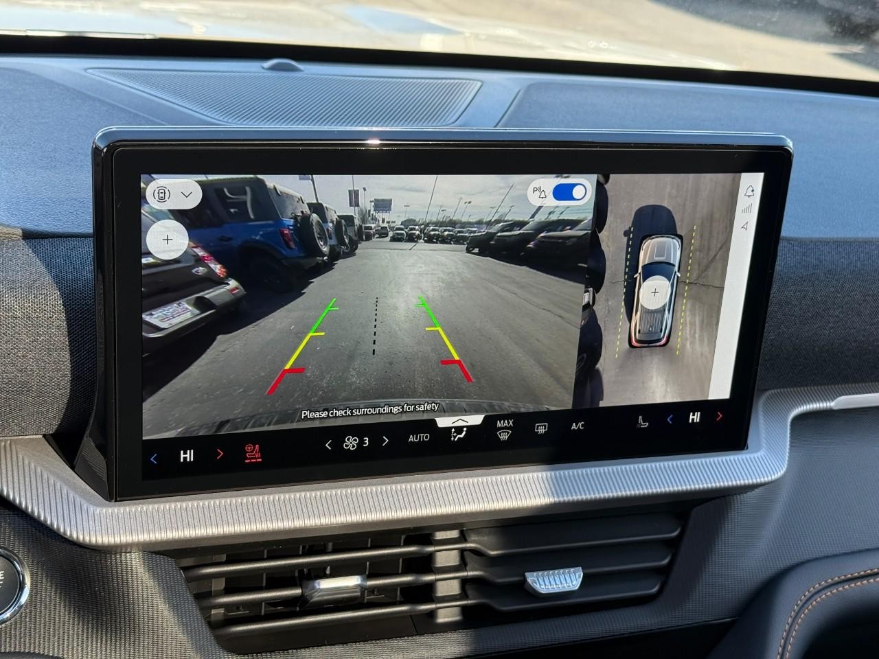 Ford Explorer Vehicle Full-screen Gallery Image 20