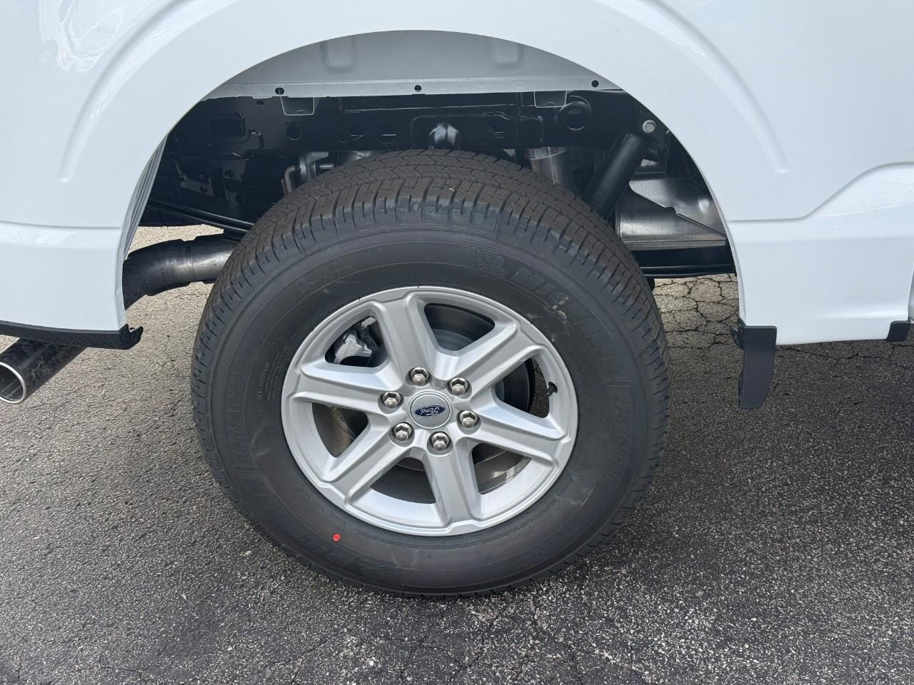 Ford F-150 Vehicle Full-screen Gallery Image 04