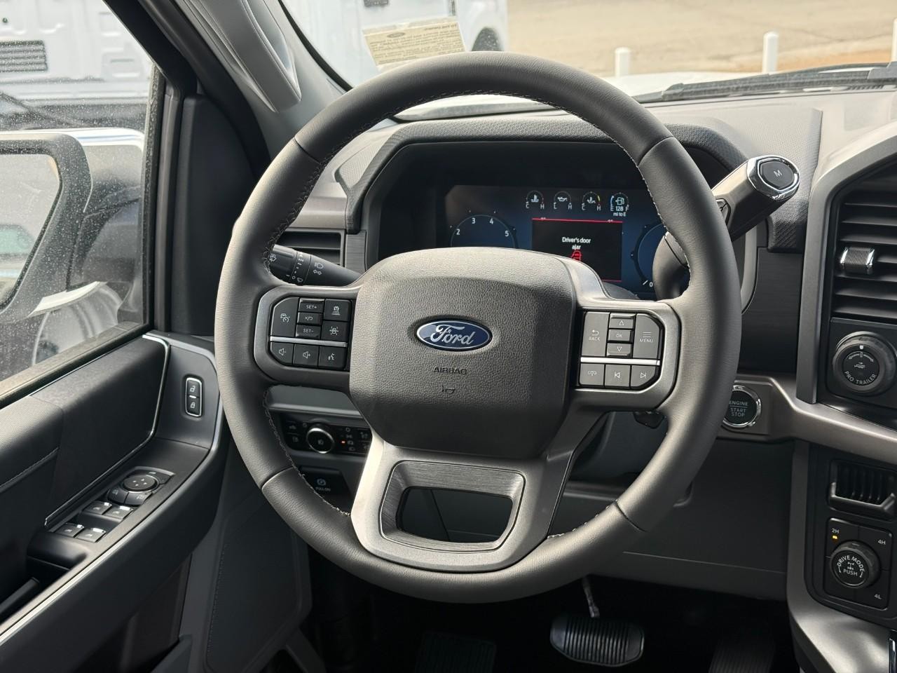 Ford F-150 Vehicle Full-screen Gallery Image 07