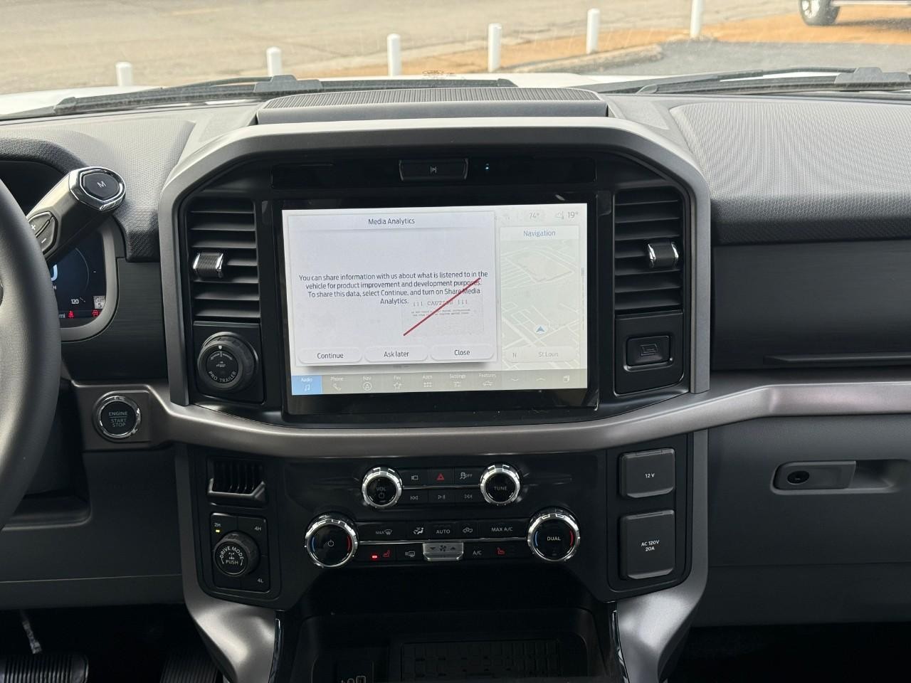 Ford F-150 Vehicle Full-screen Gallery Image 08