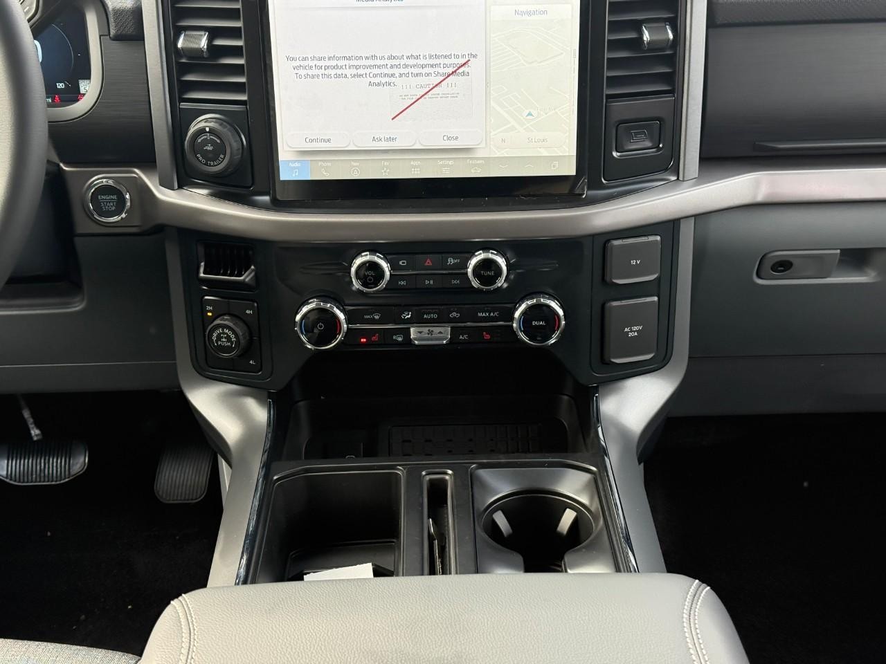 Ford F-150 Vehicle Full-screen Gallery Image 09