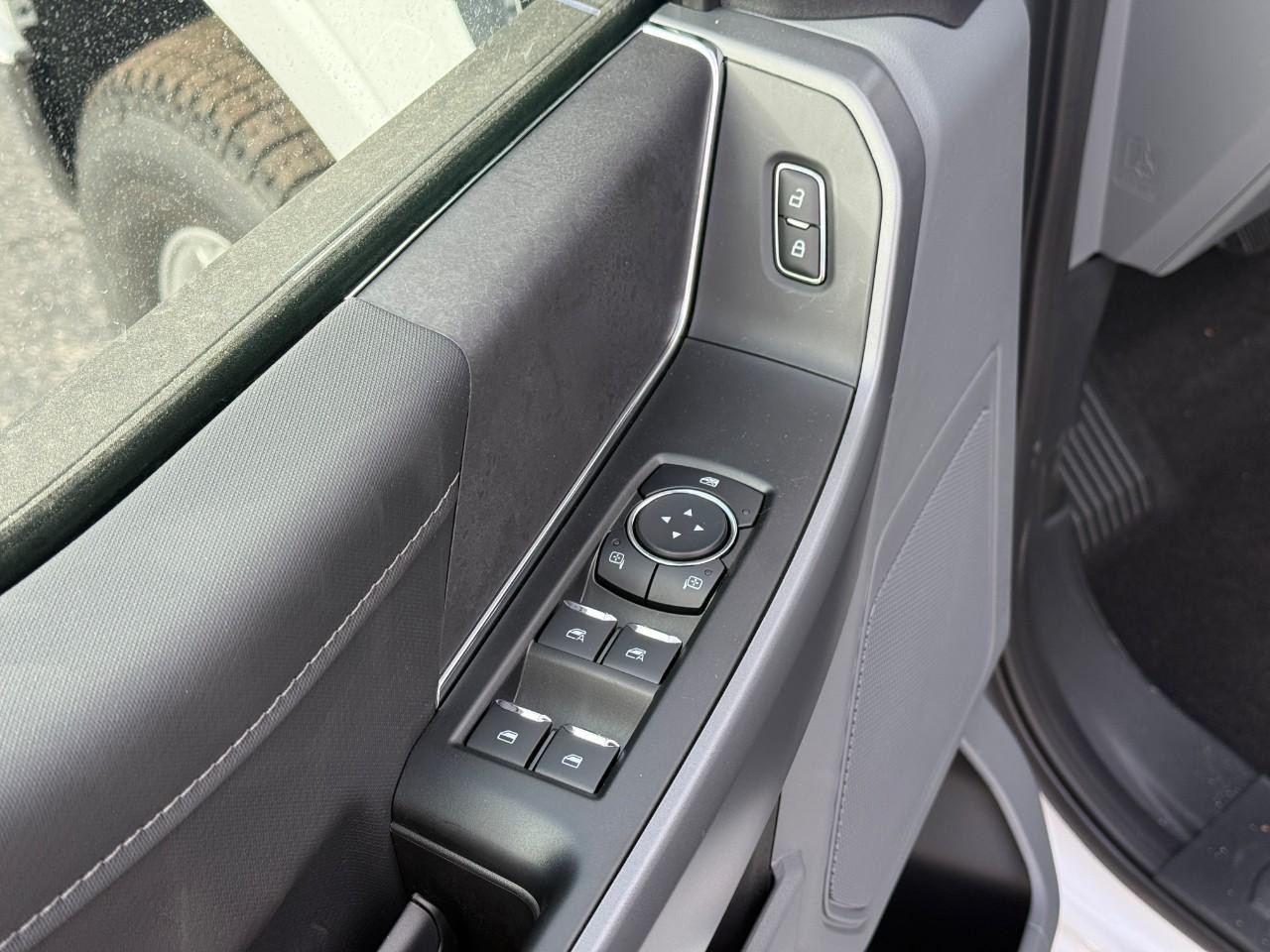 Ford F-150 Vehicle Full-screen Gallery Image 10