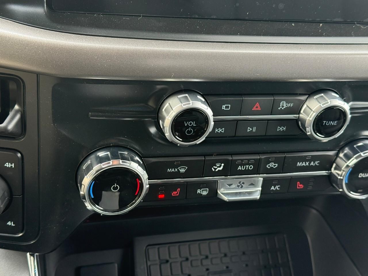 Ford F-150 Vehicle Full-screen Gallery Image 15