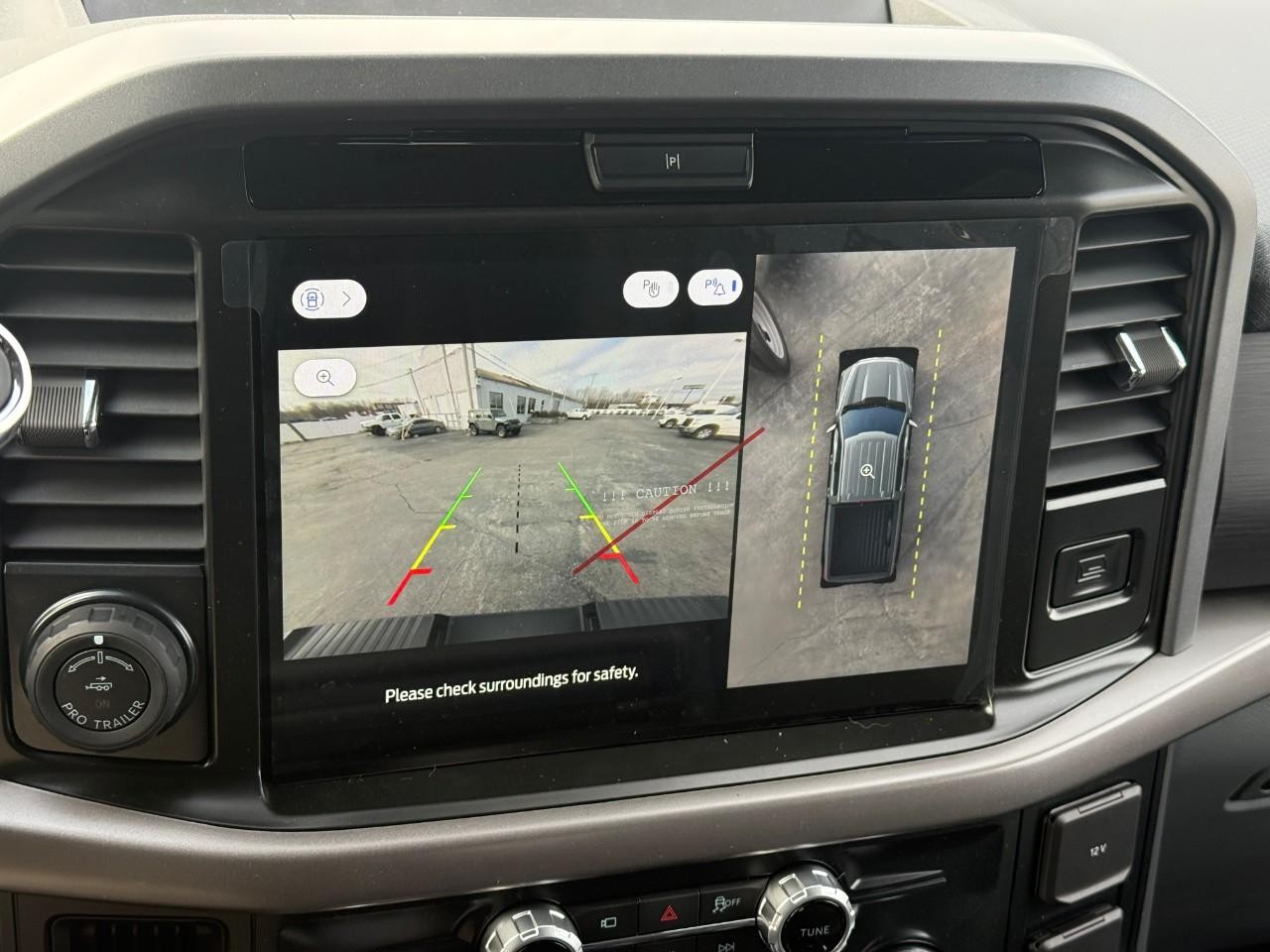 Ford F-150 Vehicle Full-screen Gallery Image 16