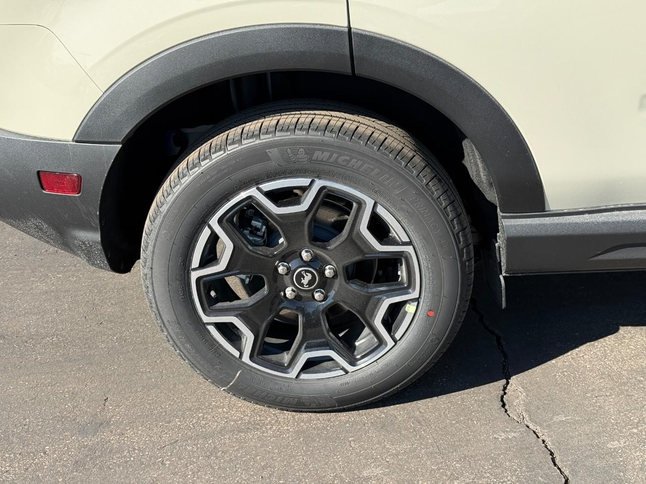 Ford Bronco Sport Vehicle Full-screen Gallery Image 04