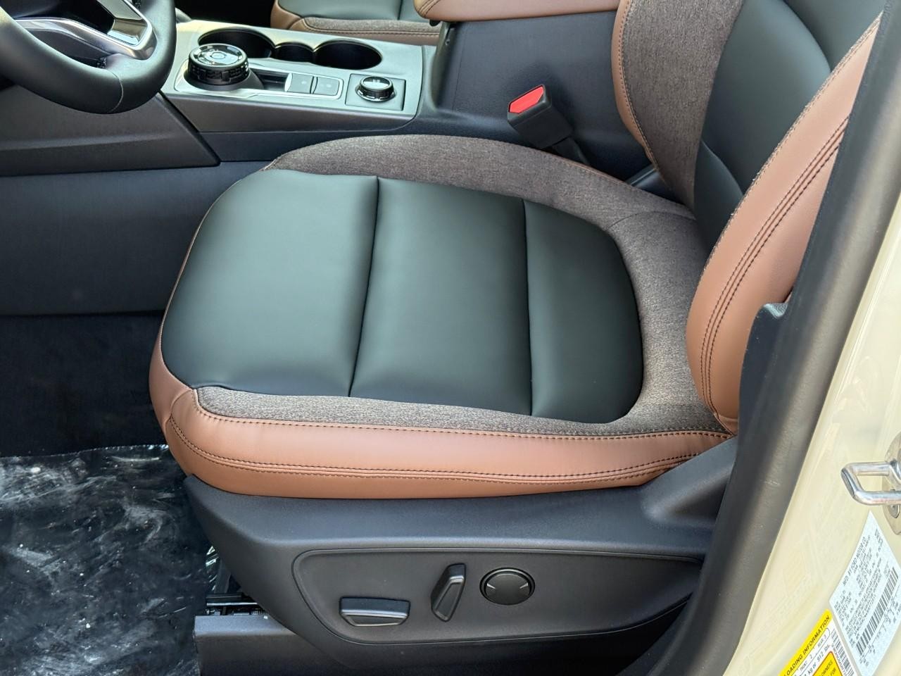 Ford Bronco Sport Vehicle Full-screen Gallery Image 12