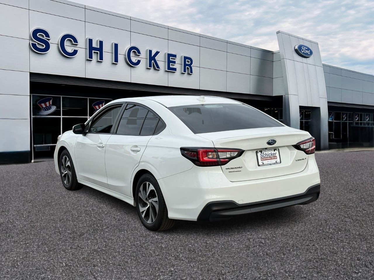 Subaru Legacy Vehicle Full-screen Gallery Image 03