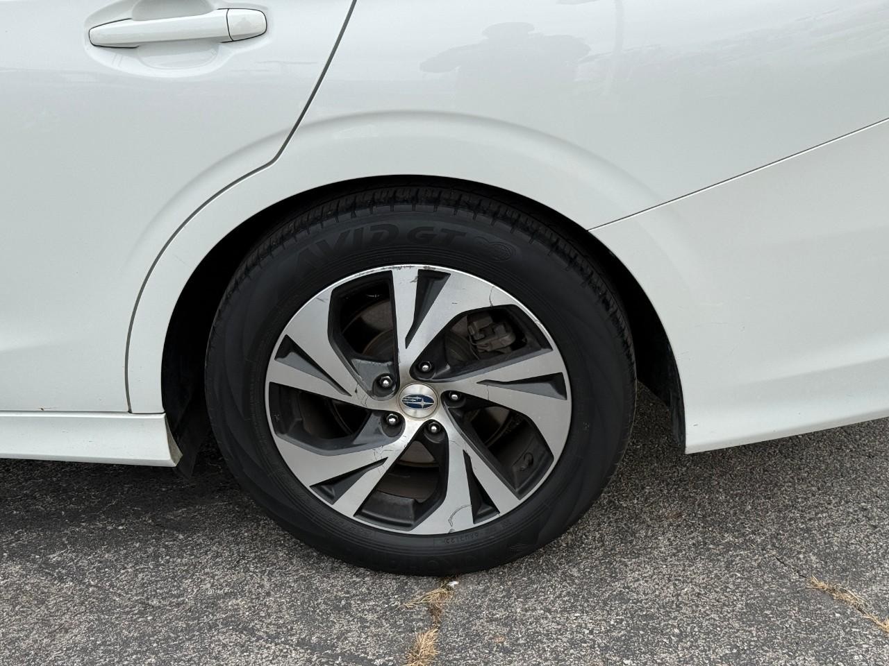 Subaru Legacy Vehicle Full-screen Gallery Image 06