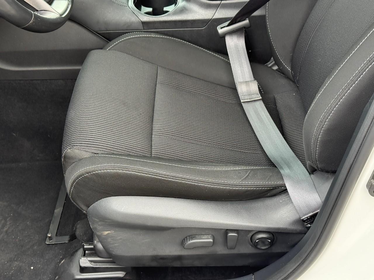 Subaru Legacy Vehicle Full-screen Gallery Image 16