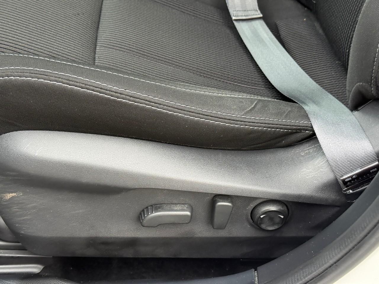 Subaru Legacy Vehicle Full-screen Gallery Image 17