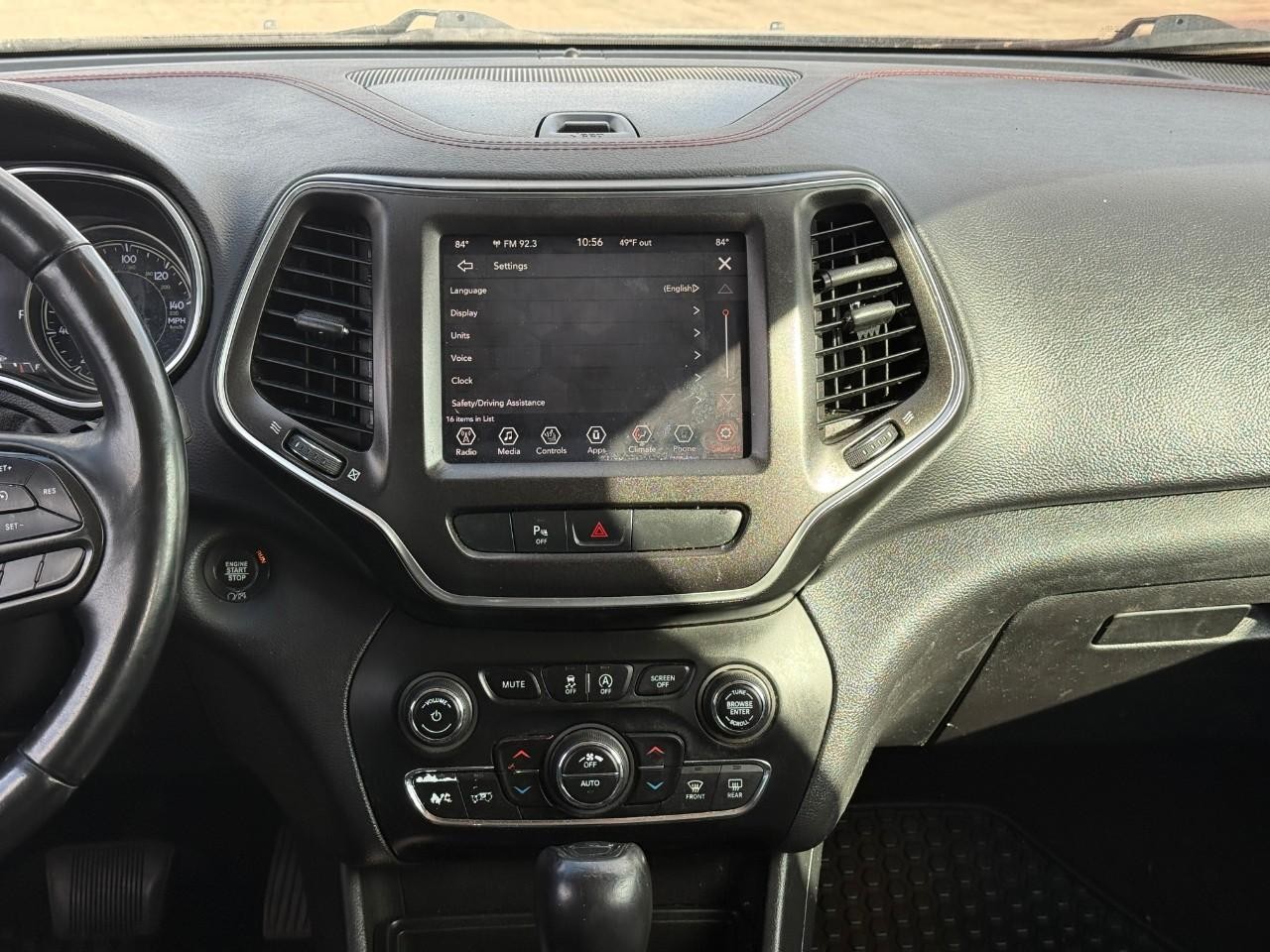 Jeep Cherokee Vehicle Full-screen Gallery Image 14