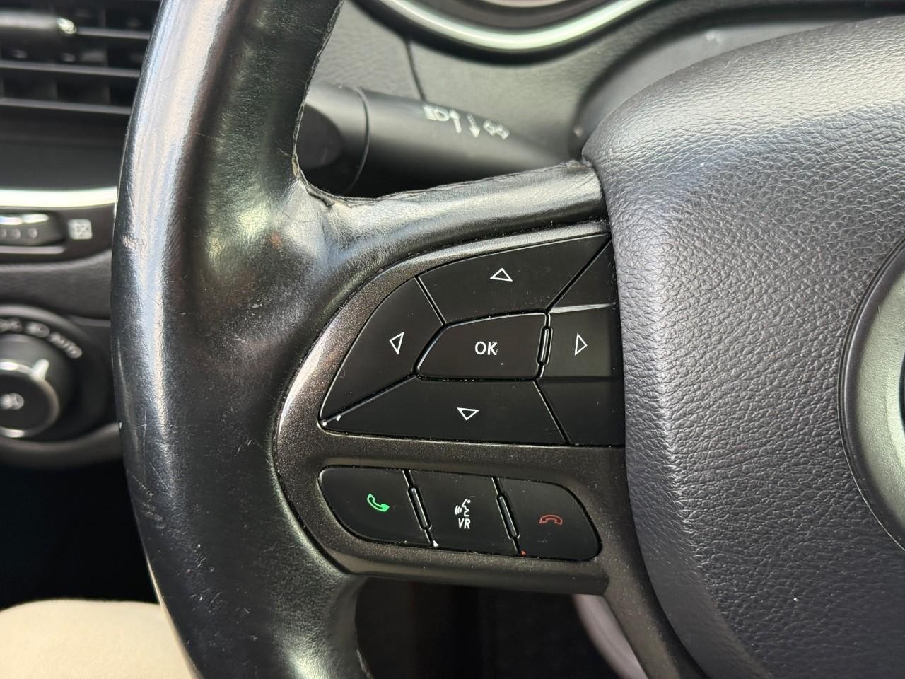 Jeep Cherokee Vehicle Full-screen Gallery Image 19