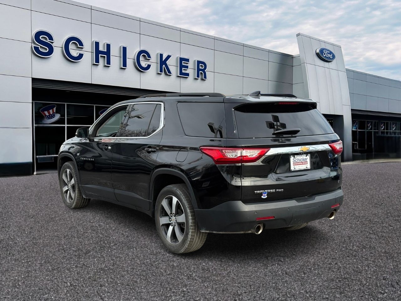 Chevrolet Traverse Vehicle Full-screen Gallery Image 03