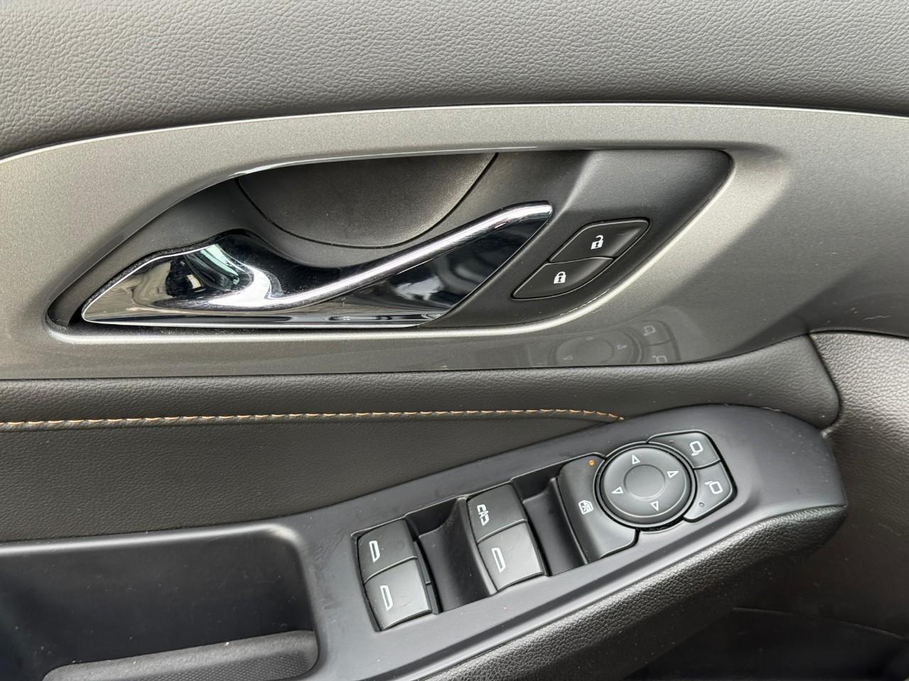 Chevrolet Traverse Vehicle Full-screen Gallery Image 16