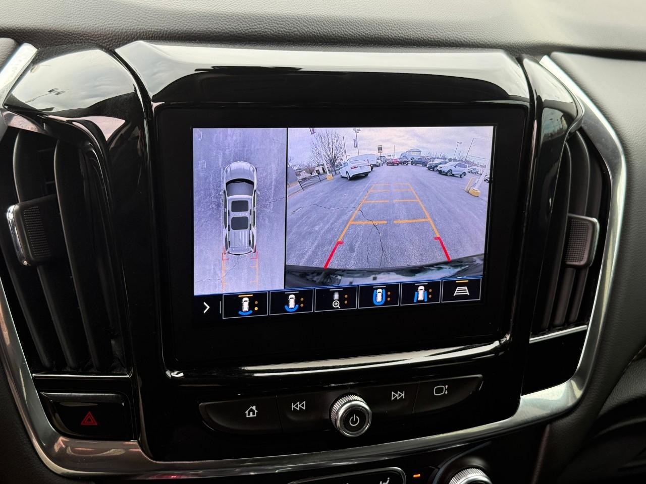 Chevrolet Traverse Vehicle Full-screen Gallery Image 24