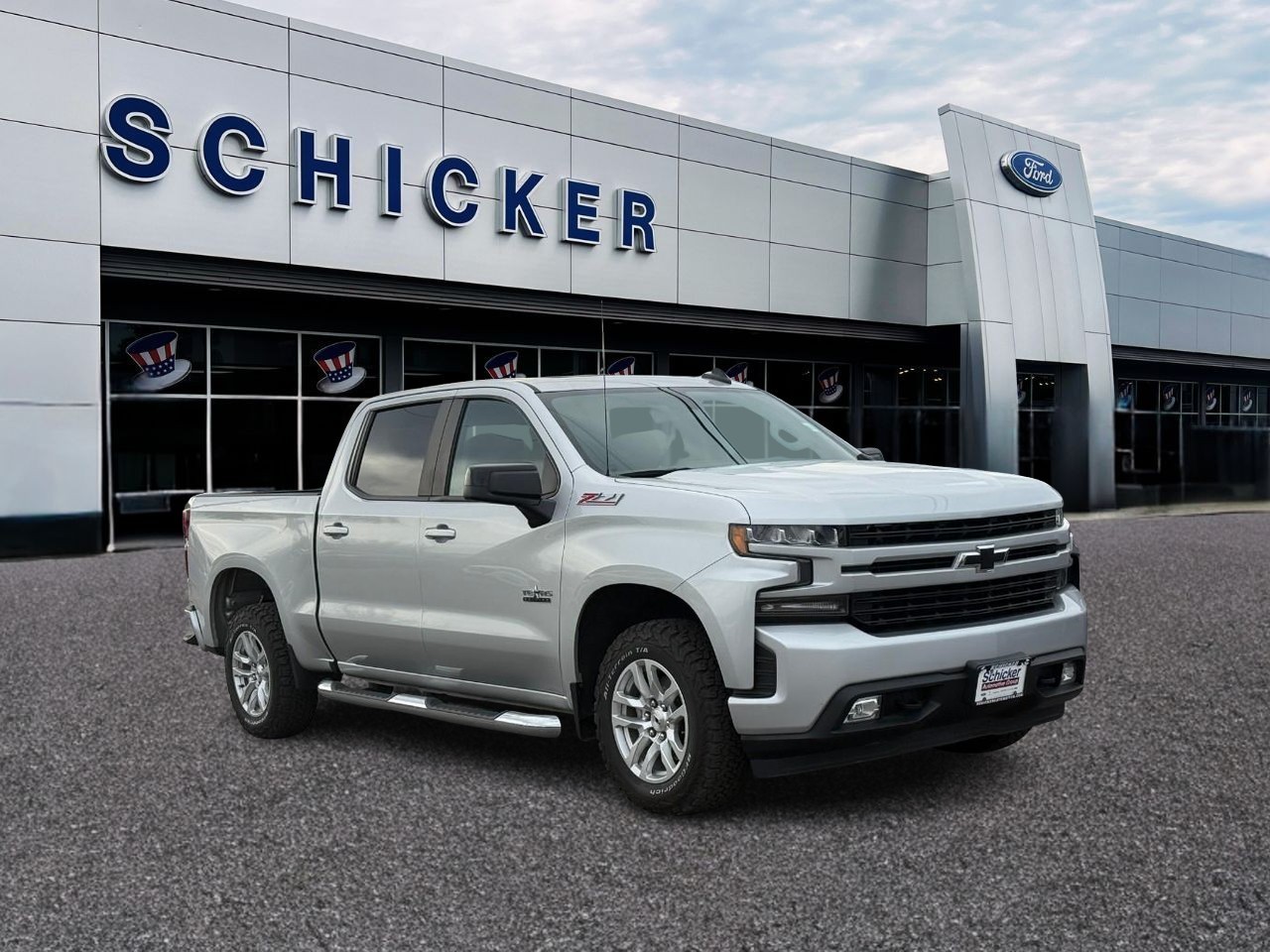 Chevrolet Silverado 1500 Vehicle Full-screen Gallery Image 01