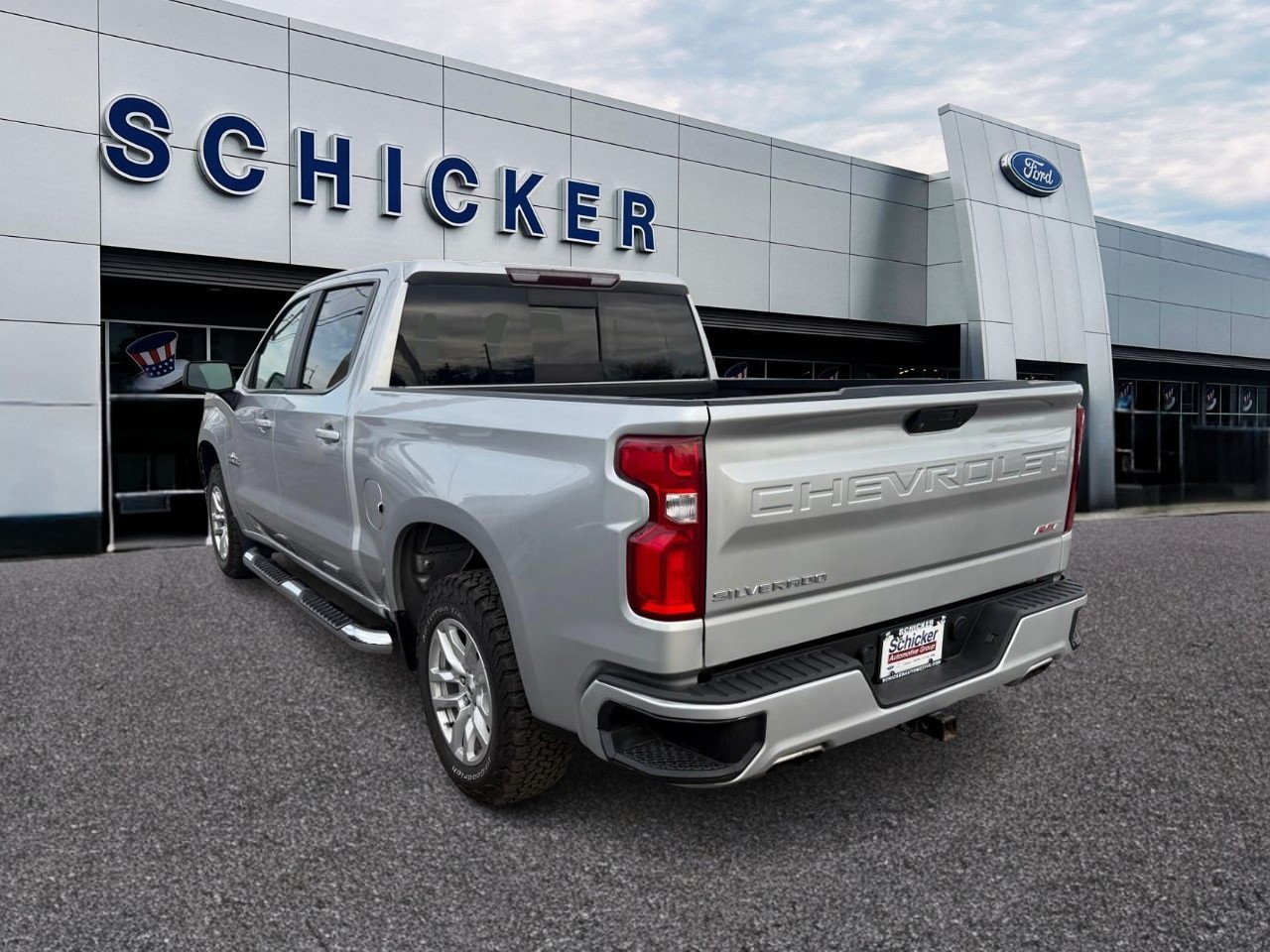 Chevrolet Silverado 1500 Vehicle Full-screen Gallery Image 03