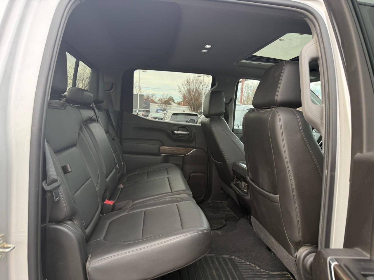 Chevrolet Silverado 1500 Vehicle Full-screen Gallery Image 10