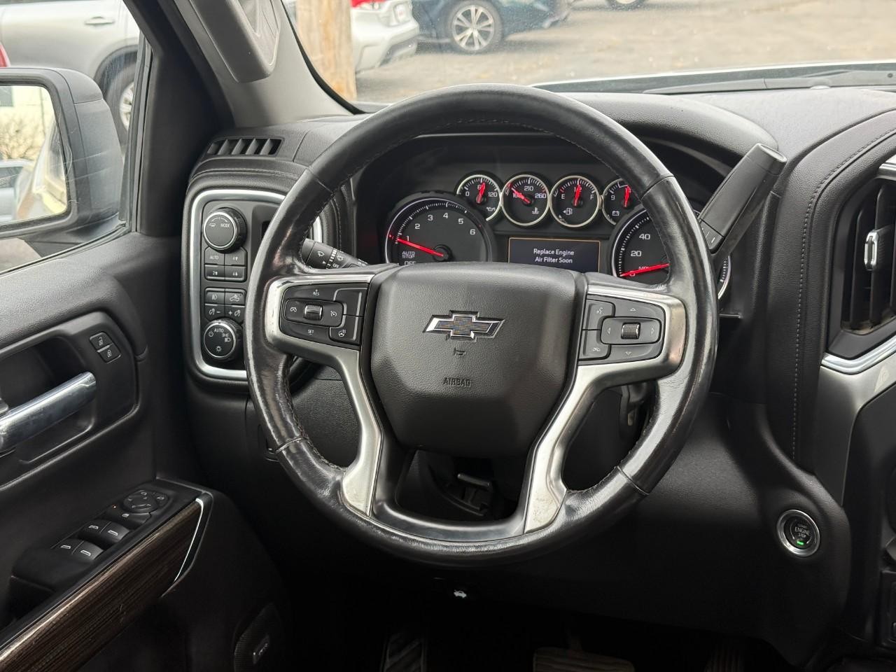 Chevrolet Silverado 1500 Vehicle Full-screen Gallery Image 12