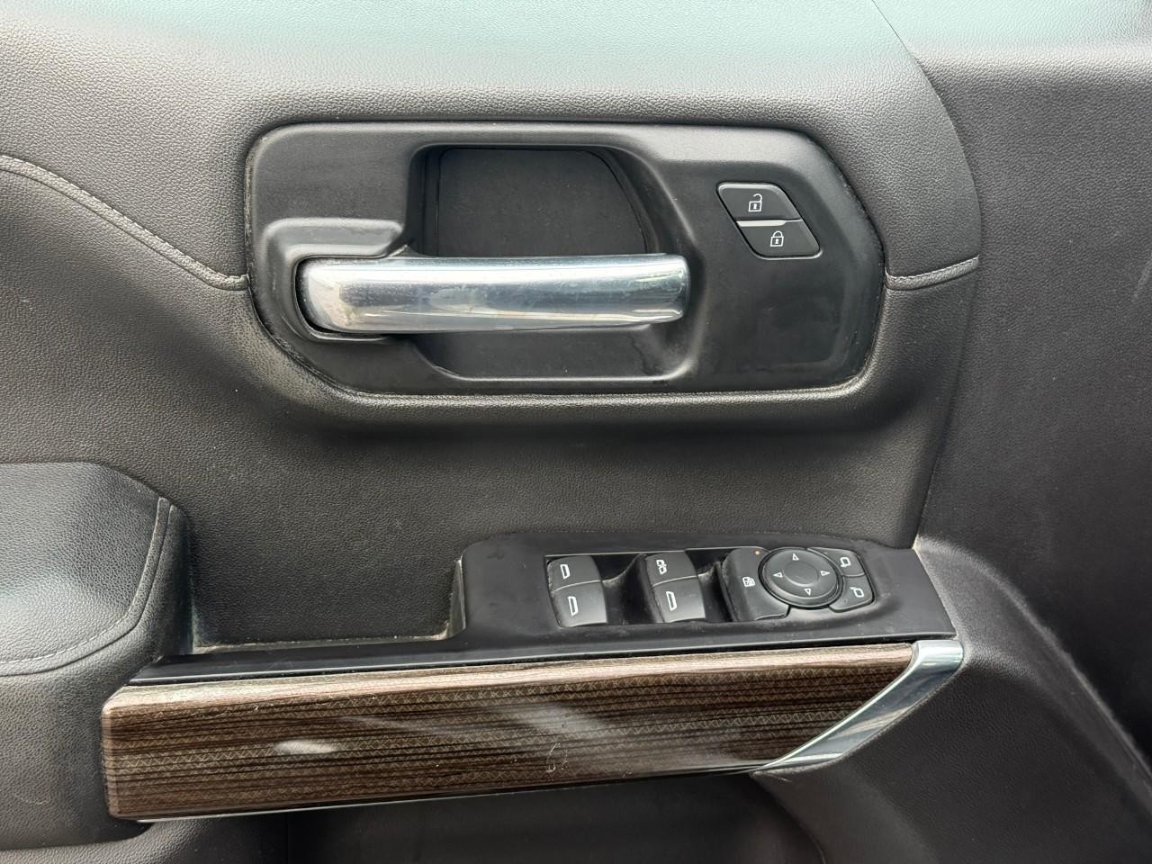 Chevrolet Silverado 1500 Vehicle Full-screen Gallery Image 15