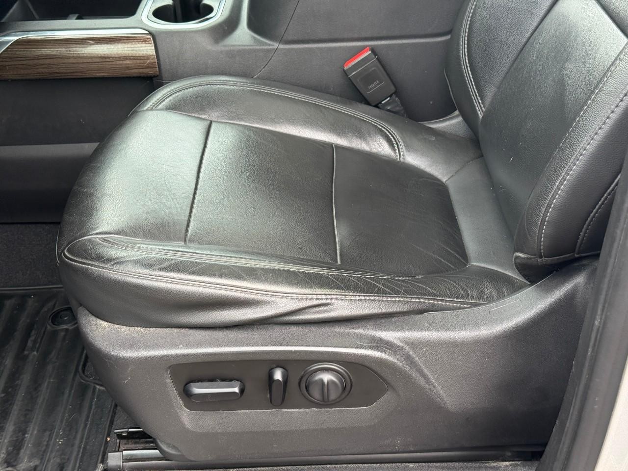 Chevrolet Silverado 1500 Vehicle Full-screen Gallery Image 17