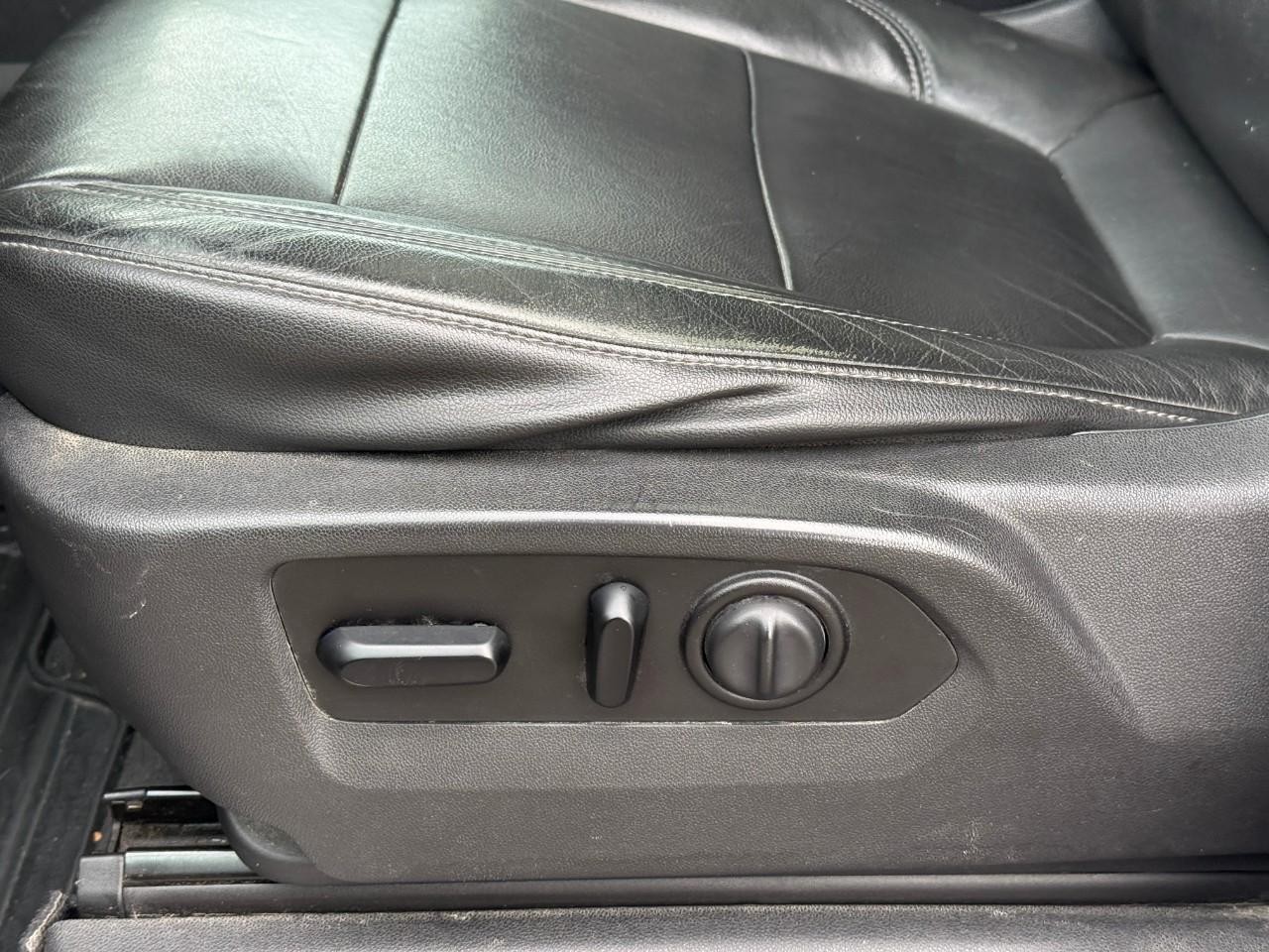 Chevrolet Silverado 1500 Vehicle Full-screen Gallery Image 18