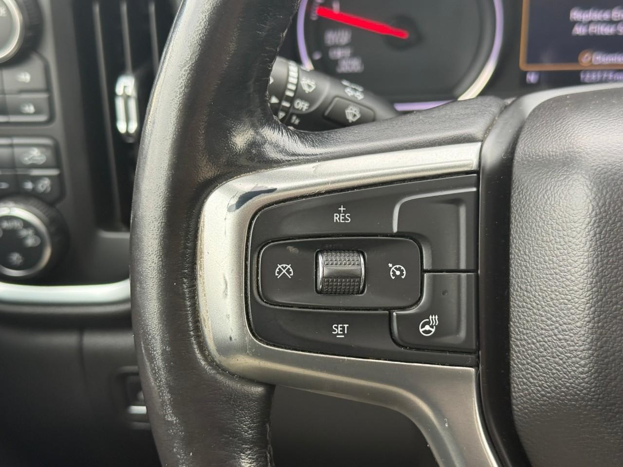 Chevrolet Silverado 1500 Vehicle Full-screen Gallery Image 19