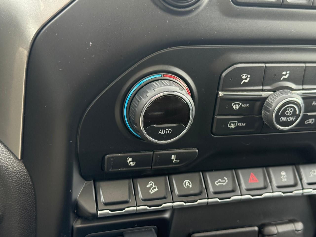 Chevrolet Silverado 1500 Vehicle Full-screen Gallery Image 21