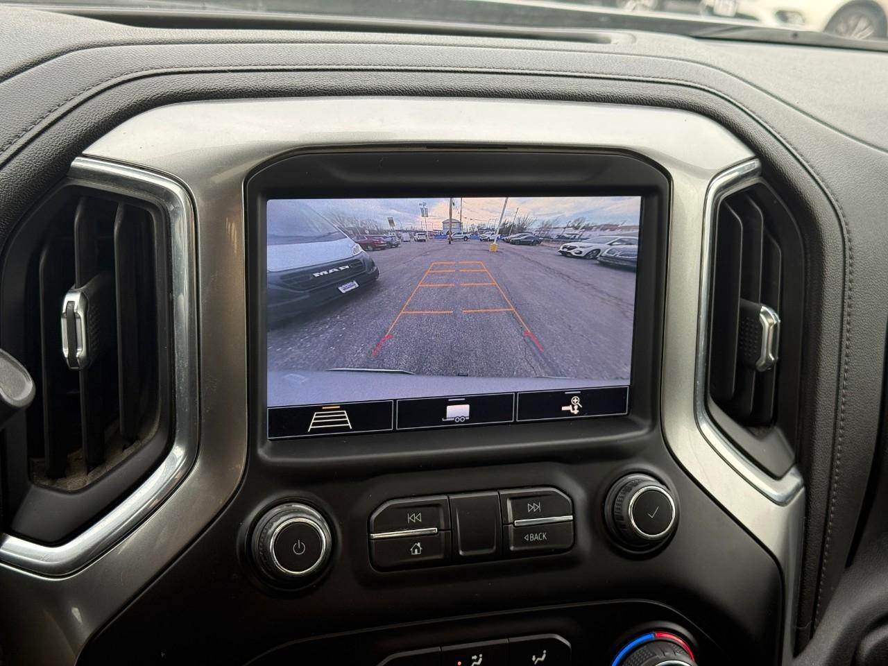 Chevrolet Silverado 1500 Vehicle Full-screen Gallery Image 22